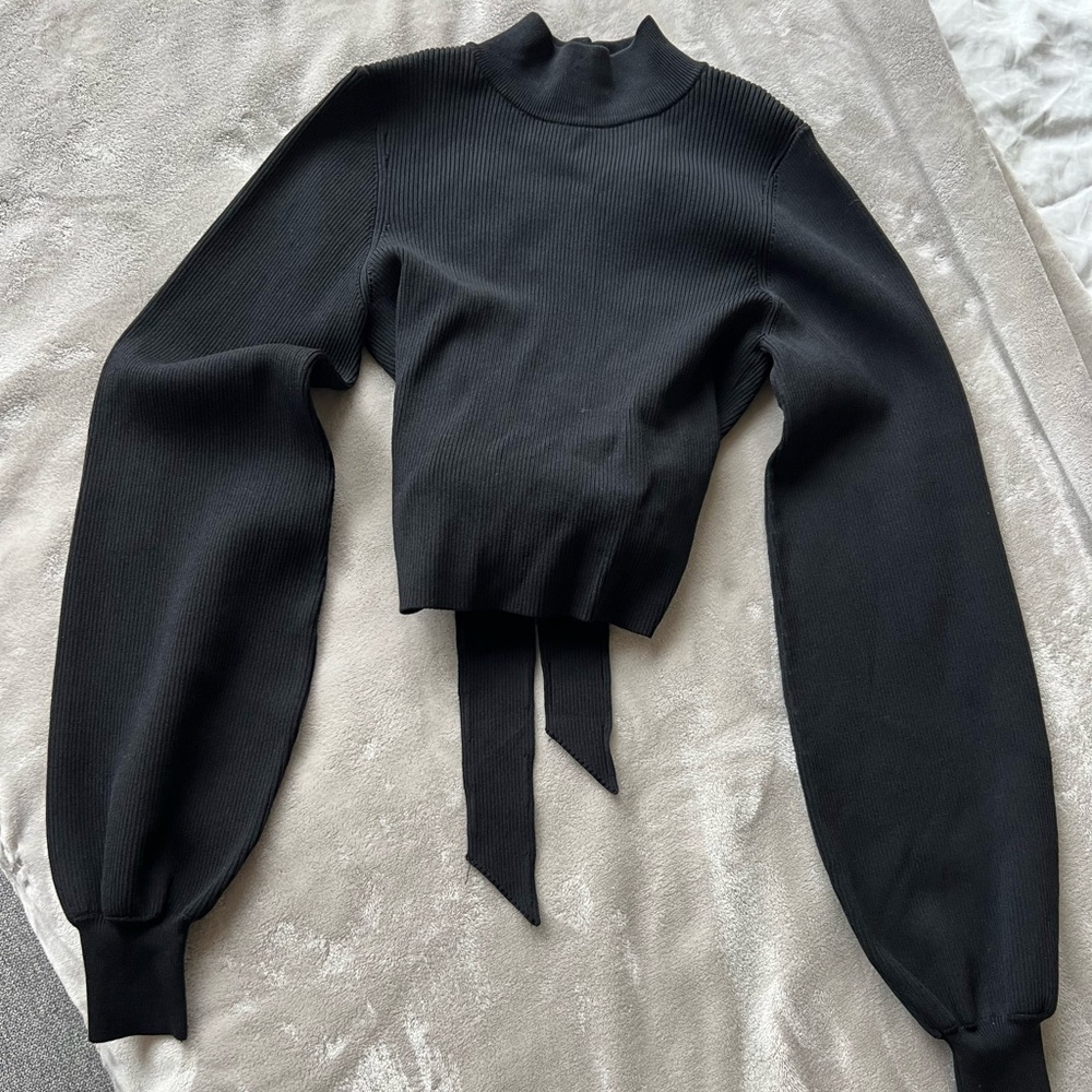 Backless, elegant turtleneck